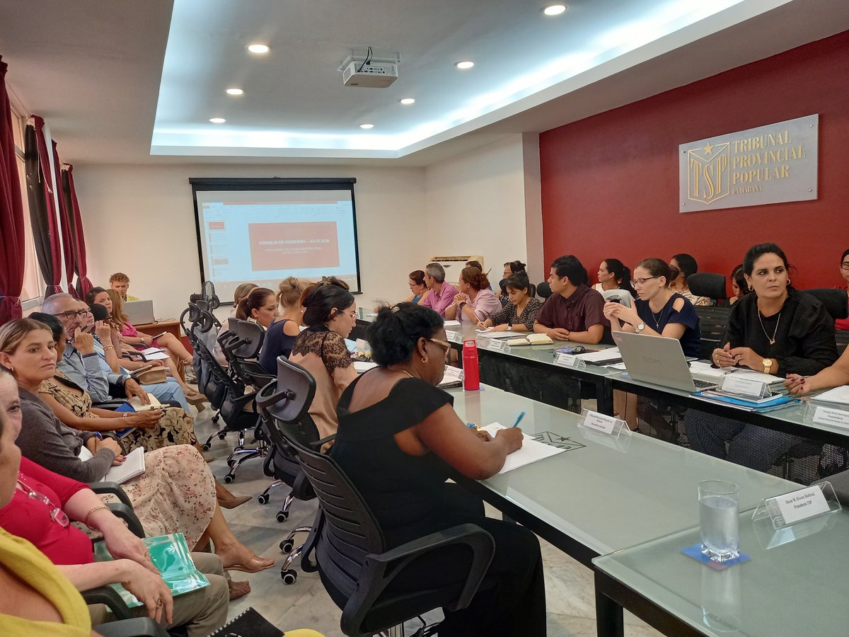 Oscar_CubaTSP's tweet photo. Participamos en sesión del Consejo  de Gobierno de @habana_tpp con la participación de los Presidentes de Tribunales municipales. Los resultados de la actividad judicial en el primer semestre son positivos. Con unidad: Si se puede. #MiMoncadaEsLaPatria 
@DiazCanelB @Yojaniers 🇨🇺 https://t.co/ft8AUrZmre
