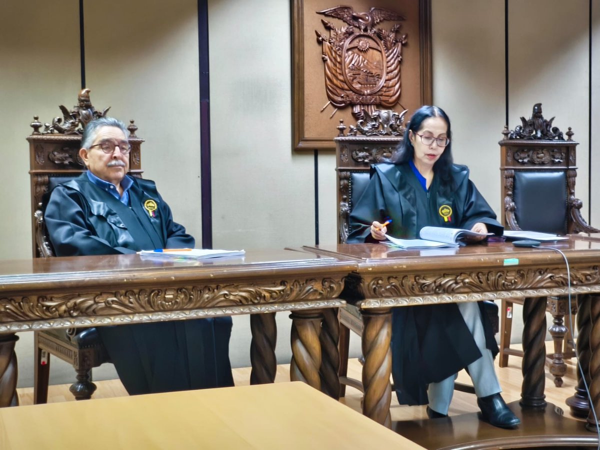 CorteNacional's tweet photo. 🟠#SalaAdministrativaCNJ | Dra. Hipatia Ortiz (ponente), Dr. Patricio Secaira y Dr. Milton Velásquez instalan audiencia. https://t.co/6E9t0FbURt