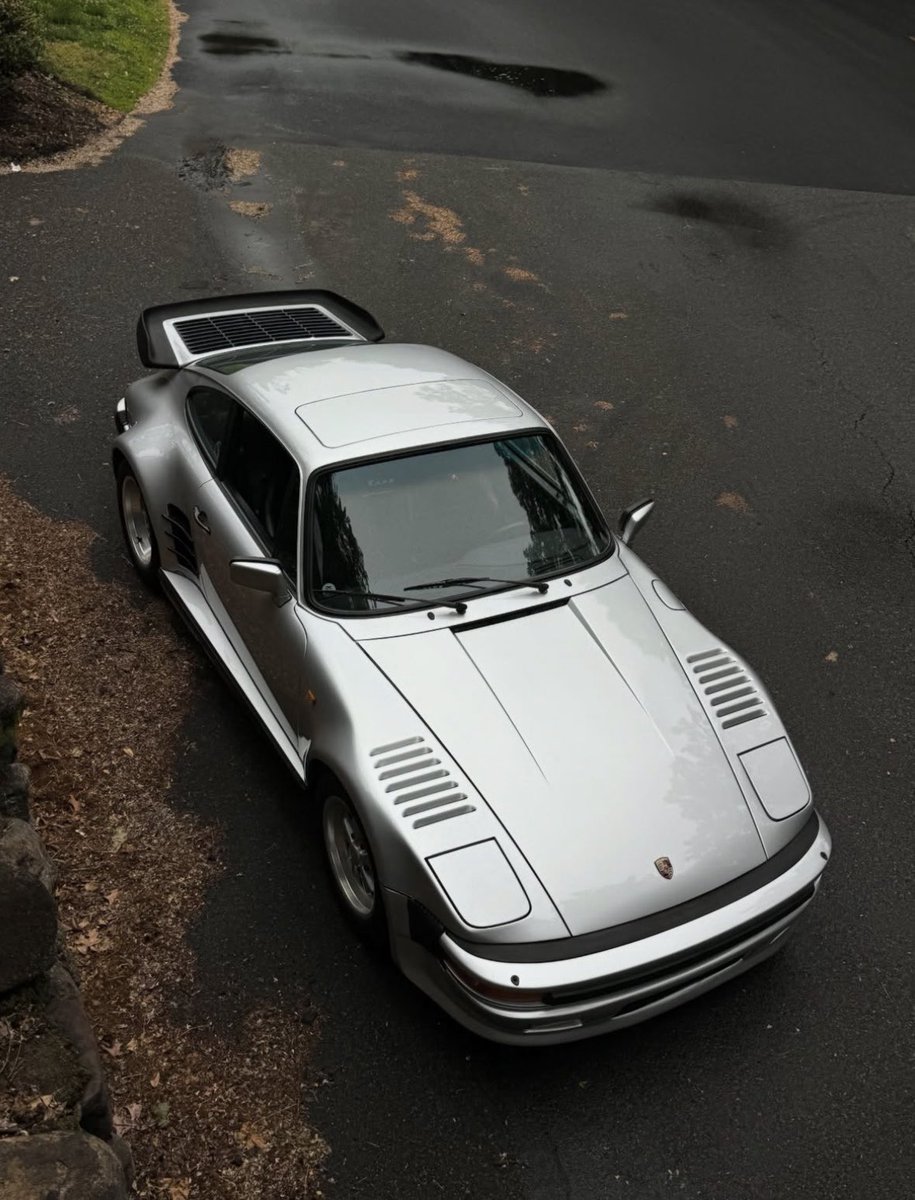 Shtreetwear's tweet photo. Porsche 930 Turbo https://t.co/YZtZpqKEi3