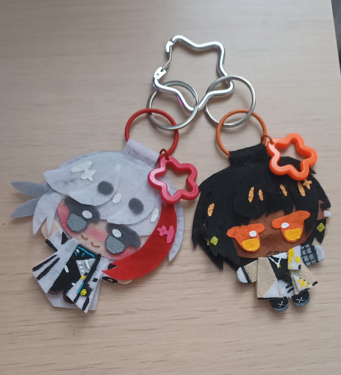 BNUYBITES's tweet photo. two little dumbasses to put on my bag 💖 https://t.co/Jhv8G3yhpi