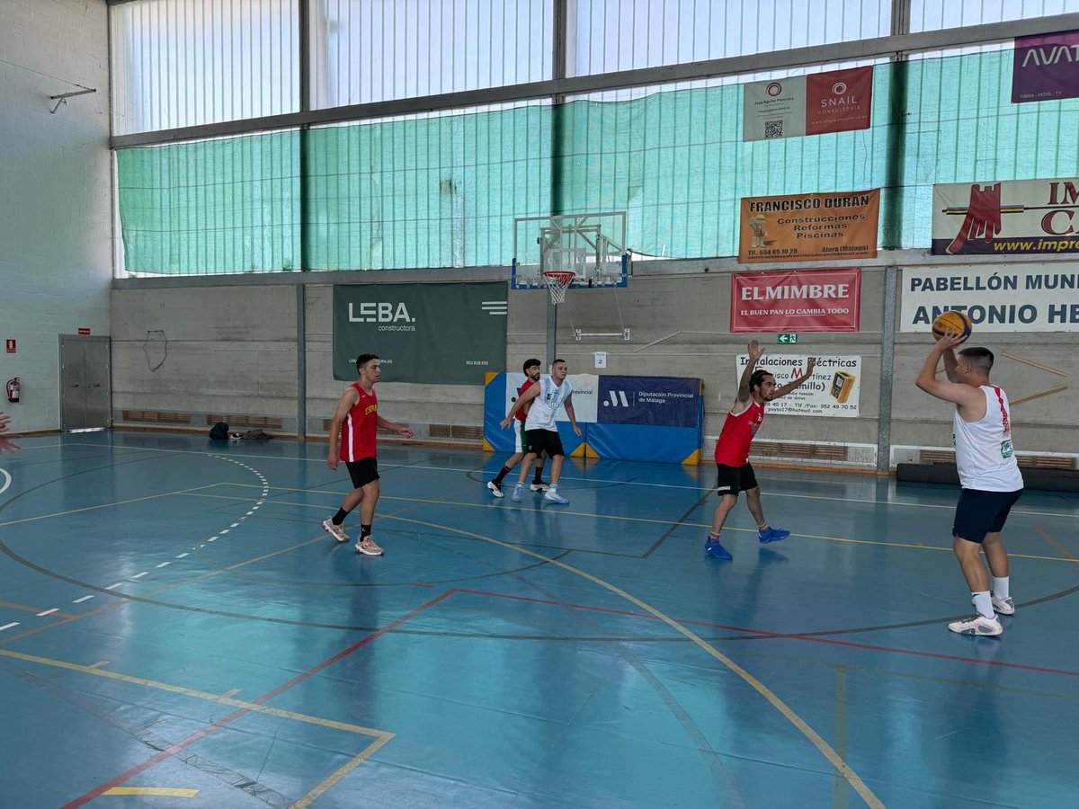 FAB_Malaga's tweet photo. 🏀 ¡El Circuito Provincial de Baloncesto 3x3 de la @diputacionMLG sigue su recorrido por la provincia!
La parada de hoy es en Álora

📊 18 equipos

👥 67 participantes

¡Todo listo para disfrutar de una gran jornada de deporte, competición y diversión! ⛹️🔥 https://t.co/GELyMTAihP