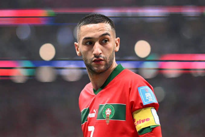 joshstatil's tweet photo. الناس كيتسائلو علاش حكيمي ما بانش بهاد السوء فمونديال قطر .
الجواب حيت كان راجل مو زياش مغطي عليه و معاونو.
ينزل يدافع معاه، كيساعدو فالمحور ديالو بالخروج بالكرة تحت أي ضغط كيف ما كان، و منين كيزمل حكيمي كان كيخنزر فيه باش يترجل شوية.
للاسف كاريزما زياش عوضتيها بضعف شخصية دياز و عرات لنا قبطان اخر الزمان
