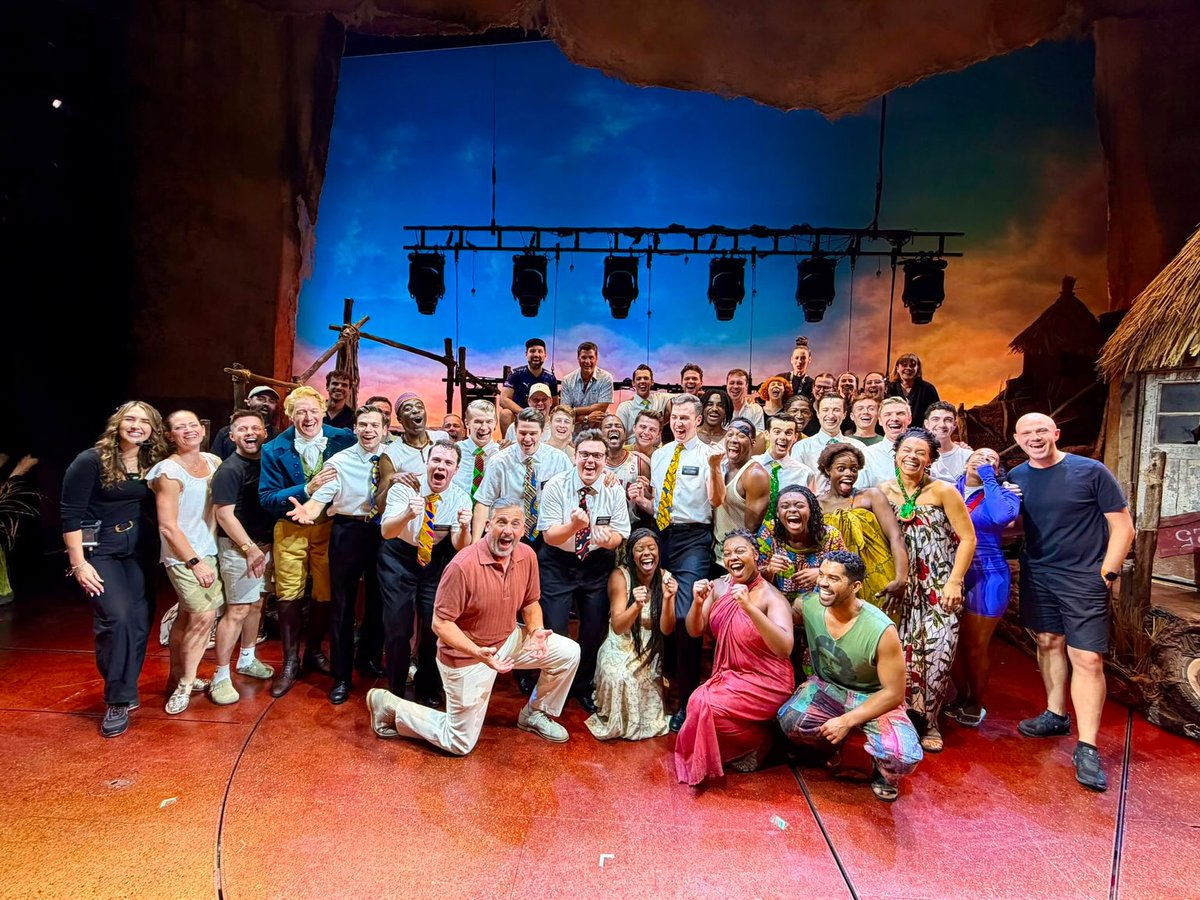 bookofmormonuk's tweet photo. ZADUP WOW! Thanks for stopping by and saying hello, Steve Carell. 🤩💛 https://t.co/D2126IOwIc