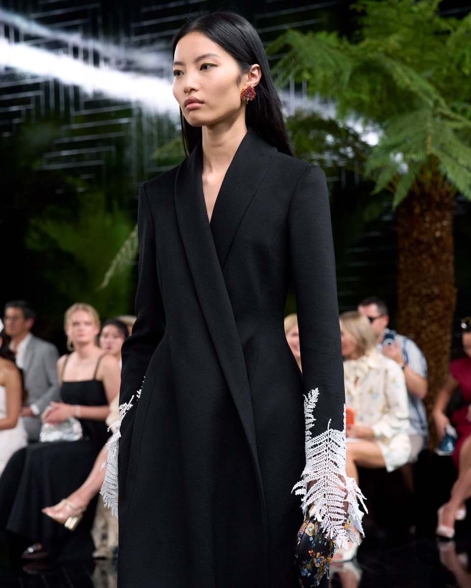 Dior tweet media