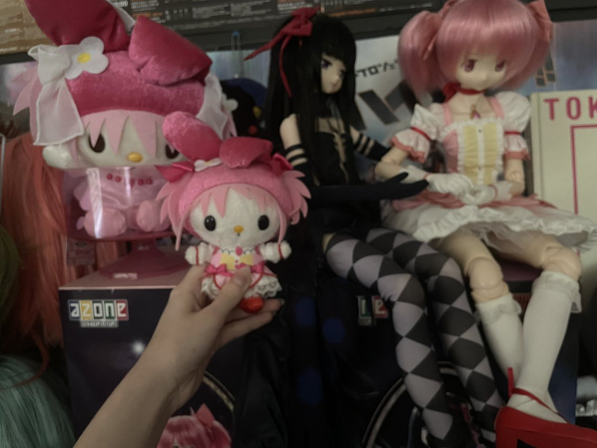 kanamemes's tweet photo. @onlyhomuras I’m sorry to flex my finger puppet girls https://t.co/9T25aC1rA1