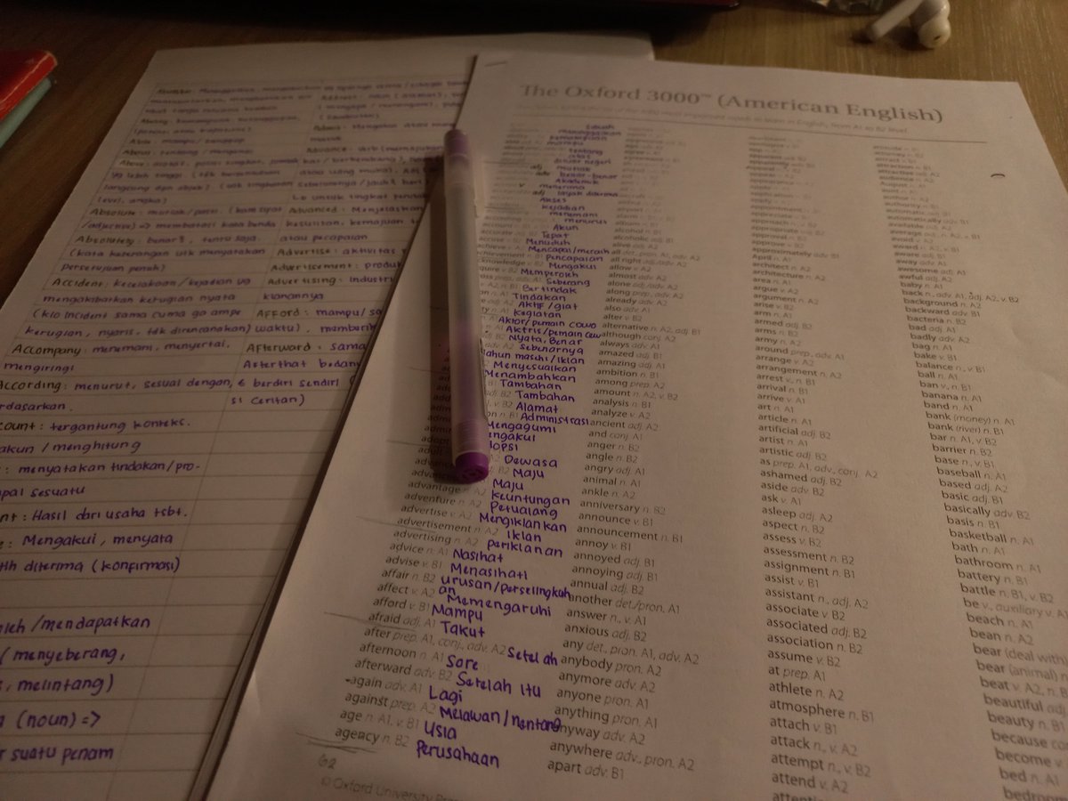 gracellyen's tweet photo. [10/07/2026] ─── study progress📖
today adalah hari ke-2 dan ak mencatat funda bhs indo sampai bab kata majemuk 😵‍💫😵‍💫 (banyak sekalieee). Terus ak juga hafalin 62 vocab dan ak ulang² sampai kebawa mimpi td waktu tidur siang 😢😥😮‍💨 BUTT tetap sukaa &amp; ketagihan 🤎 https://t.co/qag1pNuCKF