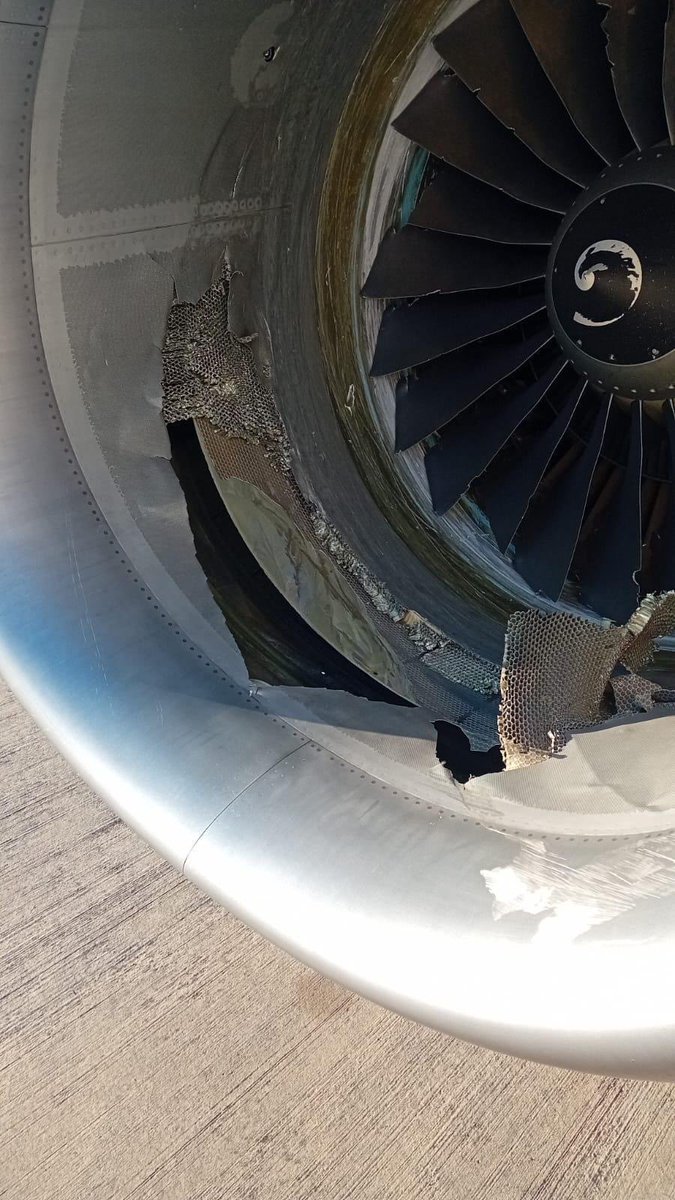 stopclimbFL200's tweet photo. Some of my colleagues dealt with a very complex failure today, got the aircraft back on the ground, with no fatalities. 

On the face of it remarkably similar to Southwest’s incident in 2018. 🧵 👇 

PLEASE KEEP YOUR SEAT BELTS ON! https://t.co/qydCR0PcKO