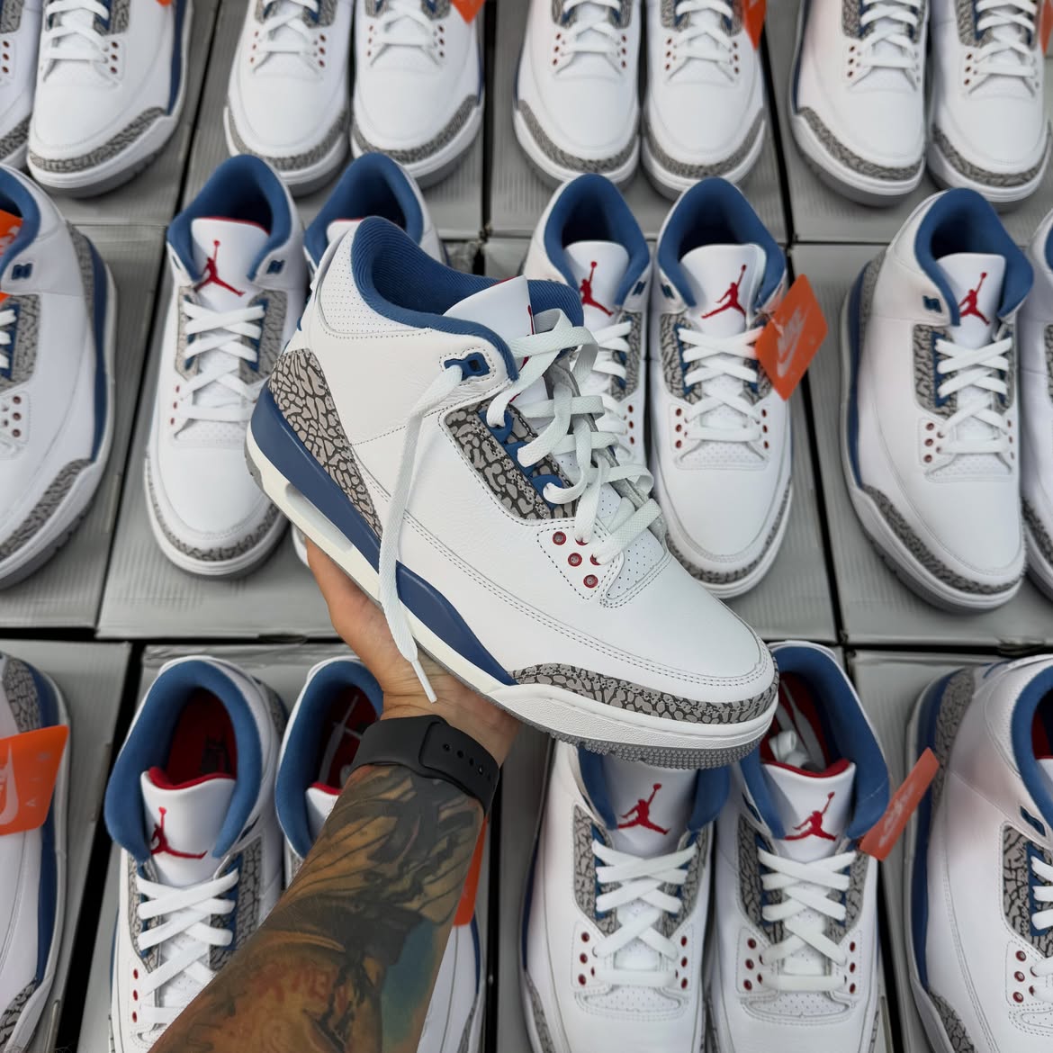 JustFreshKicks's tweet photo. Air Jordan 3 OG “True Blue” Returns Next Week! ❤️💙

Details: https://t.co/2YshheSCb8 https://t.co/tKGcf0f2qA