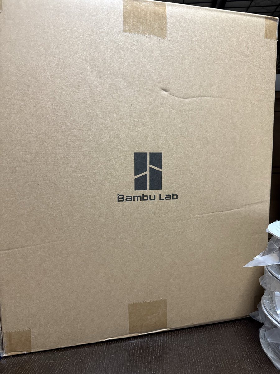 furuya_bg's tweet photo. 3Dプリンターが無事届きました。

こんな時間だけど、セットアップしていこう❗️
#3Dプリンター
#bumbu https://t.co/XkQe99ISxM