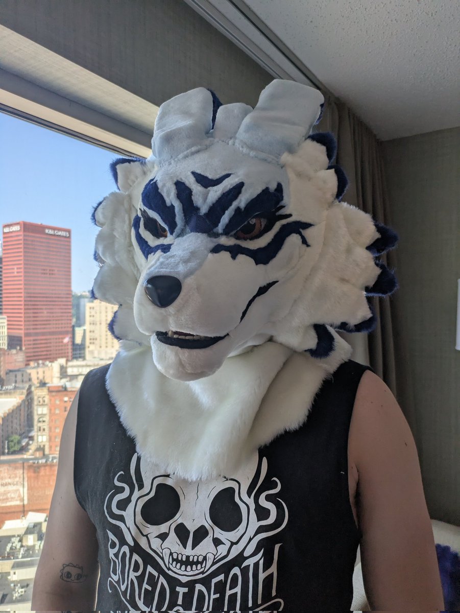 kally_co's tweet photo. This Garurumon head sold at AC! The base is TPU, sculpted and printed by @Canis_Major_C It has EVA foam ears, a resin jaw set by DVC, and hand painted eyes. The stripes on the face are carefully hand sewn, and has an adjustable ratchet. #fursuitmaker #digimoncosplay #Digimon https://t.co/sfC4mhkn4g