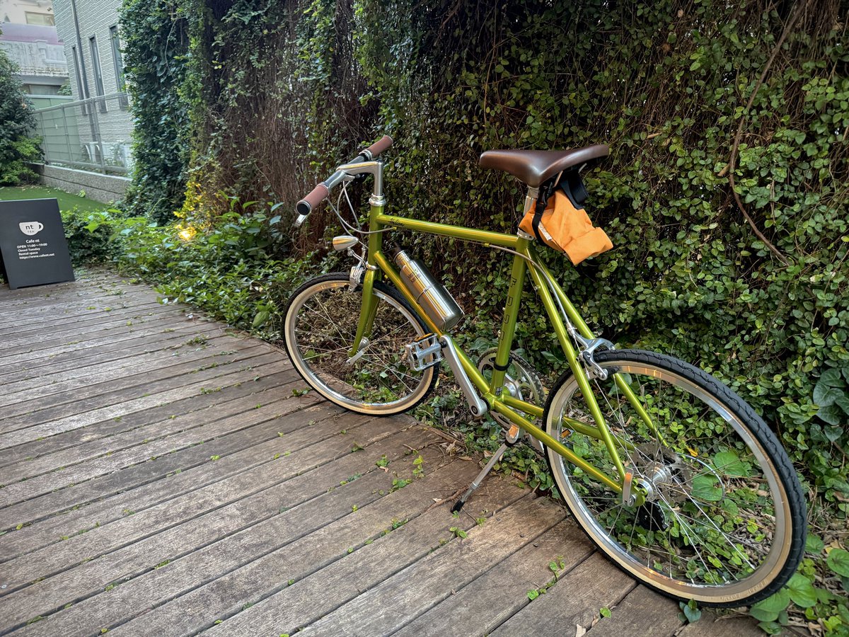 HoseRain's tweet photo. 7月9日
#今日のおやつ
上馬のBLUELUGに自転車のボトルケージを買いにいく。なるべくさりげなく目立たないやつが欲しいと言って店の人に選んでもらう。
近くのTea house ntにて、クレープ。のってるのはアイスではなくホイップクリームを凍らせたもの紅茶は #ルフナ
コクがあっておいしい https://t.co/TlL5nYtOBB