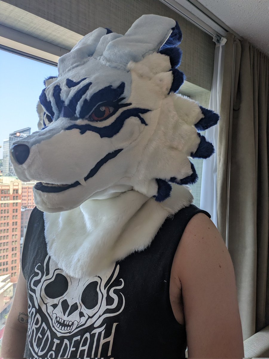kally_co's tweet photo. This Garurumon head sold at AC! The base is TPU, sculpted and printed by @Canis_Major_C It has EVA foam ears, a resin jaw set by DVC, and hand painted eyes. The stripes on the face are carefully hand sewn, and has an adjustable ratchet. #fursuitmaker #digimoncosplay #Digimon https://t.co/sfC4mhkn4g