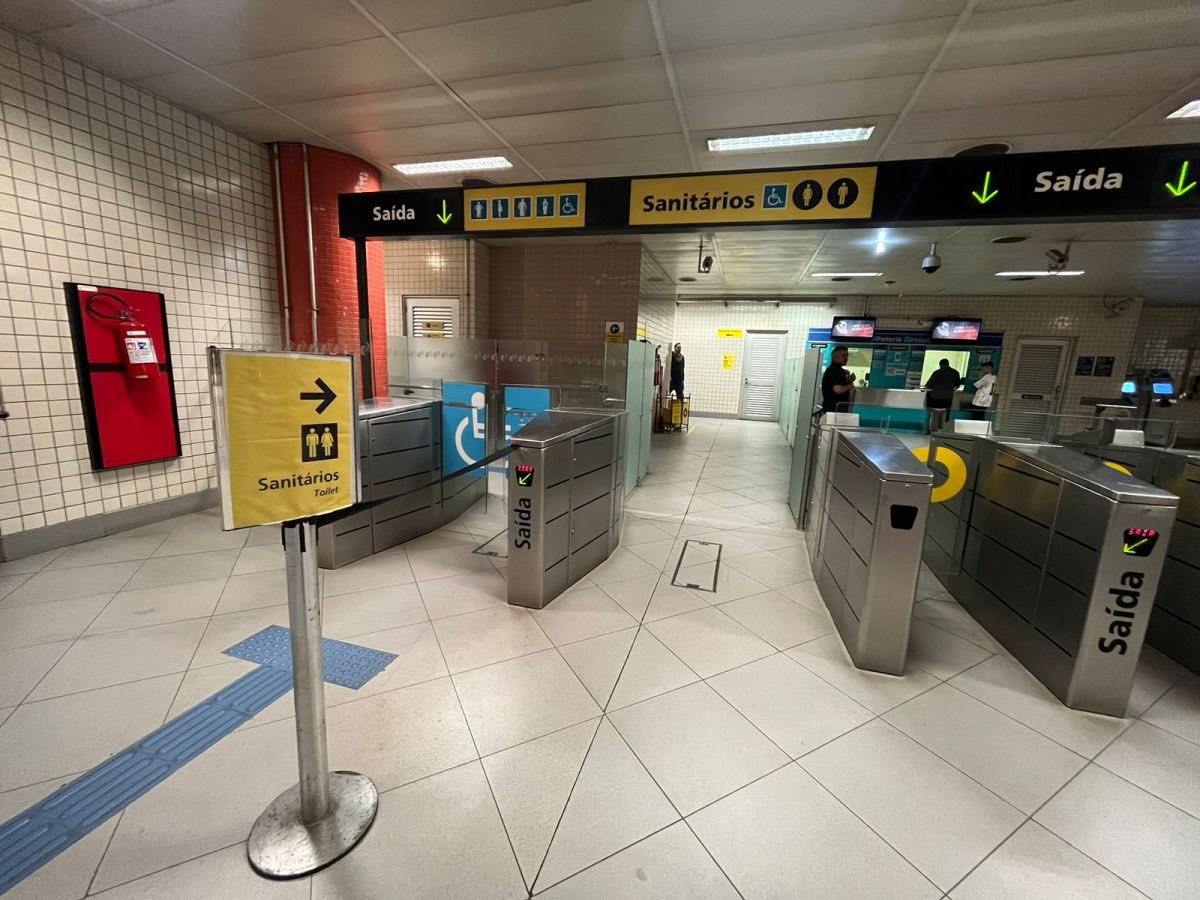 Novinhobiflex's tweet photo. Não me aguentei e tive que ir ao banheiro do metrô bater uma 🥵
Full video👇🏾 https://t.co/9myz5tIKAK
