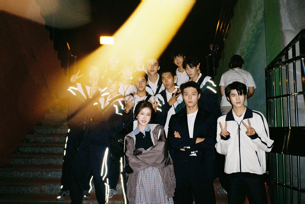 18liyu_'s tweet photo. น้องป๋อเหยียนเล่าถึงความน่ารักของพสซูซิน ♡

‘ พอซินเจี่ยเดินเข้ามา ผมก็คิดเลยว่า ว้าว สวยมาก ๆ เลย แล้วเจี่ยก็ซื้อชานมเลี้ยงพวกเราตั้งแต่มาถึงเลย ซินเจี่ยใจดี ใจกว้างมาก ๆ แถมยังคอยดูแลพวกเราเป็นพิเศษ โดยเฉพาะพวกเราทั้ง 11 คน เพราะตอนนั้นทุกคนเหนื่อยกันมากจริง ๆ แล้วพี่ ๆ นักแสดงทุกคนก็คอยเลี้ยงข้าว ซื้อเครื่องดื่มให้พวกเราด้วย เพราะช่วงนั้นอากาศร้อนมากจริง ๆ ’ 

ในจอเป็นคุณครูเสี่ยวหลินของหงจิ่งบอย นอกจอก็เป็นซินเจี่ยของน้องชายในกอง แสนดีไม่ต่างกันเลย 🥹♡🫳🏻