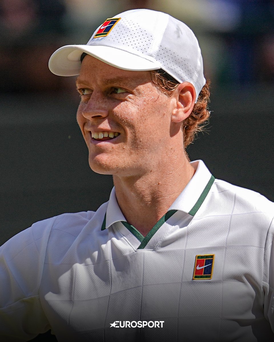 Eurosport_IT's tweet photo. JANNIK SI PRENDE ANCHE IL SECONDOOO 🤩🇮🇹

Sinner conquista anche il secondo set contro Djokovic, portandosi a un solo parziale dalla finale. Decisivo il break ottenuto nel settimo game (6-4) ✨

#Tennis #Wimbledon #Sinner https://t.co/tRUo3hltKT