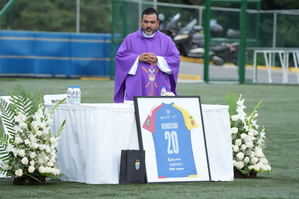 ONCEFutVe's tweet photo. UCV FC retira el dorsal 20  de Yimbert Berroteran 🕊️ https://t.co/hGpqxBdT1j