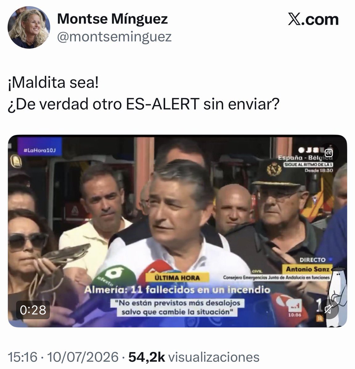 davidceeme_'s tweet photo. Los técnicos emergencias han explicado que no se ha mandado el ES-Alert porque unos vecinos tenían que desalojar y otros quedarse en casa, y habría generado confusión, pero la CARROÑERA MISERABLE ya está sacando tajada. Parece que brindan con cava con cada nuevo fallecido que se conoce.