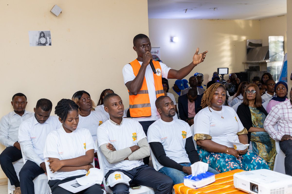 ousmane_diagana's tweet photo. À #Yamoussoukro, j’ai rencontré de jeunes entrepreneurs qui se lancent dans la transformation agroalimentaire grâce aux compétences acquises, au mentorat et à un appui au démarrage. En investissant dans les compétences, la @Banquemondiale contribue à créer des emplois durables. https://t.co/cfdzWz2m6q
