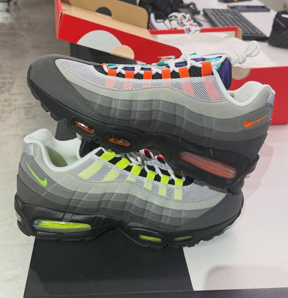 ModernNotoriety's tweet photo. Nike is bringing back the OG 2015 "Greedy" Air Max 95, this time with Big Bubble Air units

🗓️ September 1st
🏷️ $190 https://t.co/iefJpEYhH9