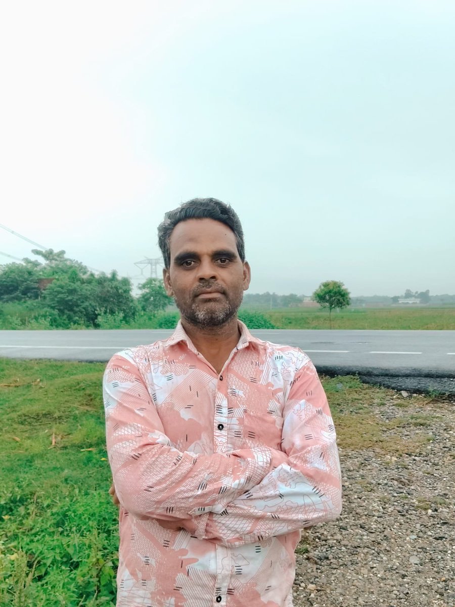 AhteshamRahi786's tweet photo. शमशाद आलम हैं। जो किशनगंज जिला के कोचाधामन थाना क्षेत्र के बोहिता गांव के रहने वाले हैं। 8 जुलाई को ट्रेन से अहमदाबाद के लिए निकले थे, विकलांग बोगी में सफर करने पर पंडित दीनदयाल उपाध्याय जंक्शन रेलवे स्टेशन पर चेकिंग के दौरान आरपीएफ ने कथित तौर पर अपनी हिरासत में लिया था। https://t.co/bZPkX4zUBG