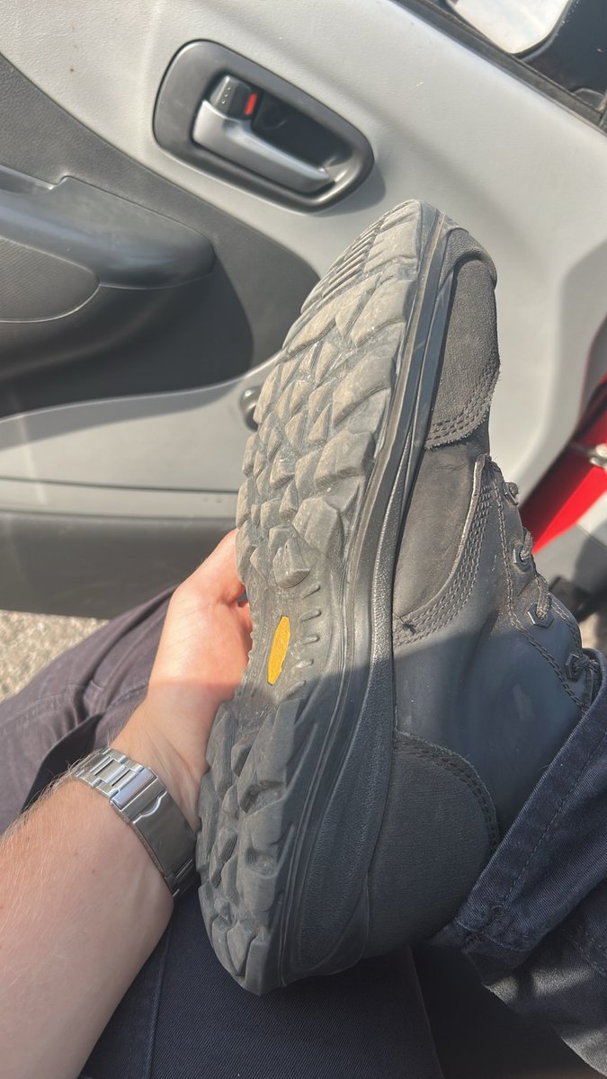 MasterRey222's tweet photo. Vendredi fin de semaine,
Après avoir travaillé 5jours c’est l’heure de venir me rendre mon dû, de lâcher prise, et de revenir à ta place, aux pied toutou

#findom #findommale #moneyslave #footfetish #moneyslave #bdsm #soumis #soumisfr #paypig https://t.co/GGLkOB1w5h