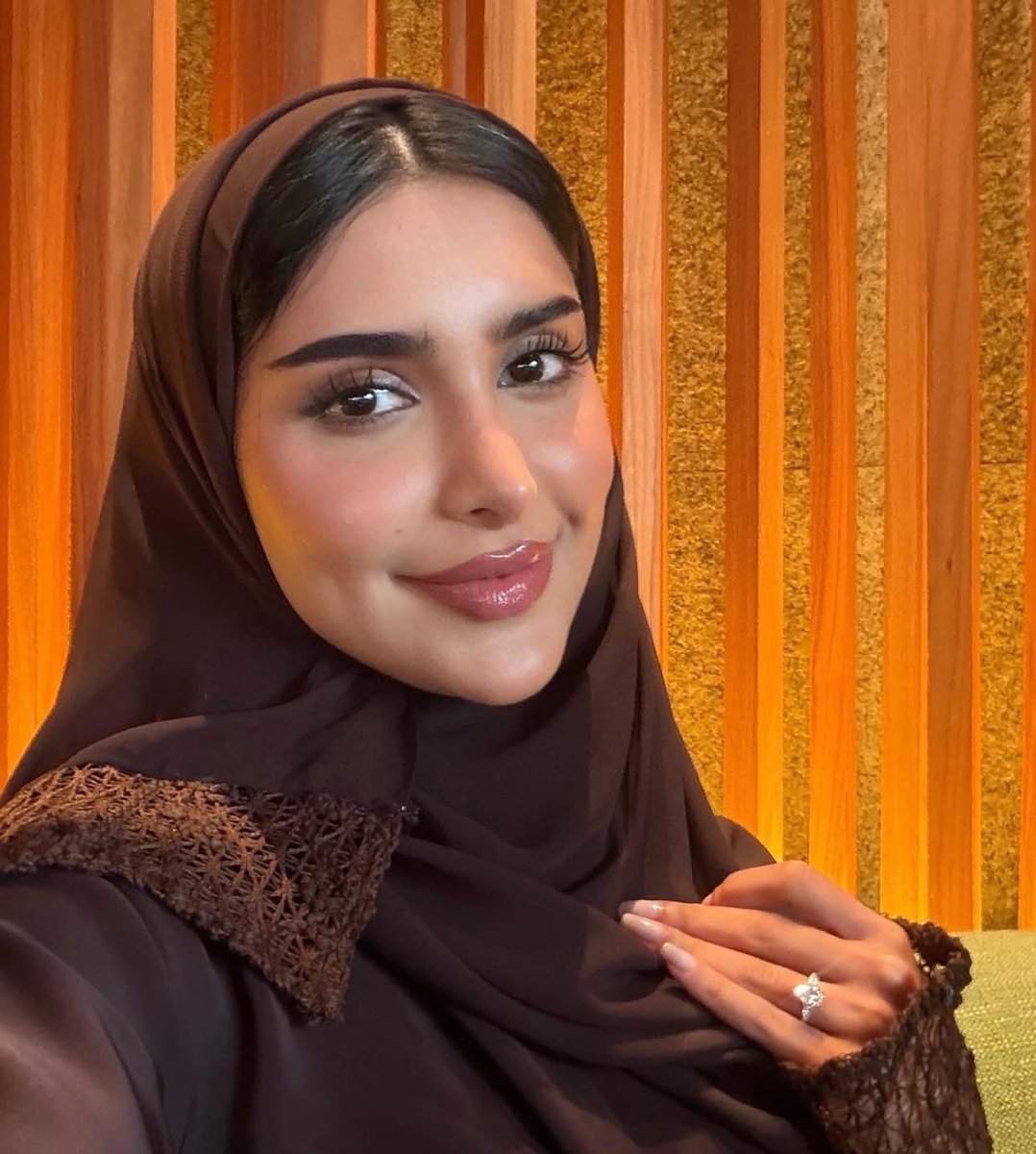 GoldenDose's tweet photo. شادن الحديثي ردًا على "عليك بالثقل في العرس لا تسوين شي تندمين عليه":

ولله ما ذبحكم الا الثقل ما يناسبني اقعد محنطه بكوشتي ساعة واطلع إلا برقص واستانس بعرسي ومخليه الثقل لك 👀! https://t.co/tiMaewpN8h