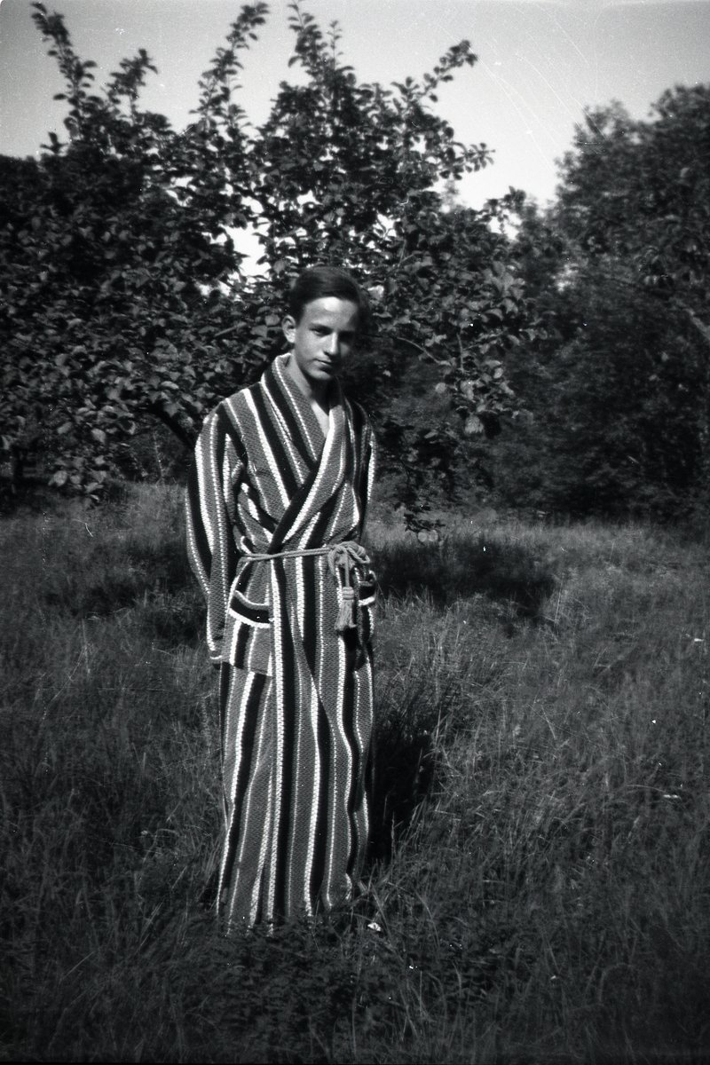 janusfilms's tweet photo. Ingmar Bergman in a bathrobe. https://t.co/47XPXeLuj9