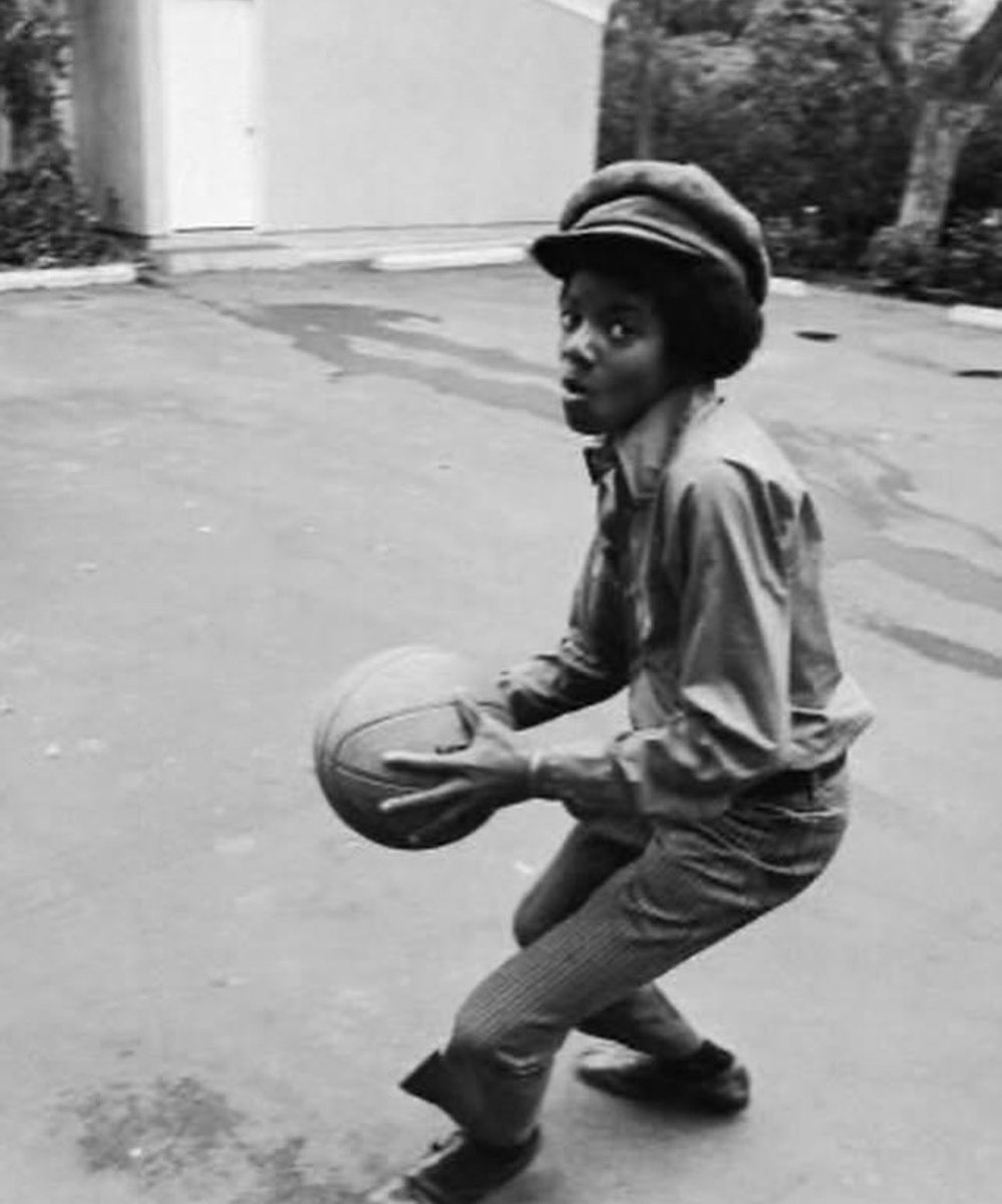 magicmikelegacy's tweet photo. our little hooper 

#MichaelJackson #KingofPop #MJLegacy https://t.co/z45gaQUCQ3
