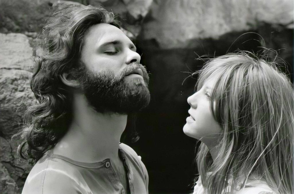 acervodoors's tweet photo. 📸: Jim Morrison e Pamela Courson em 1969, por Edmund Teske. https://t.co/RVFVGICxxT