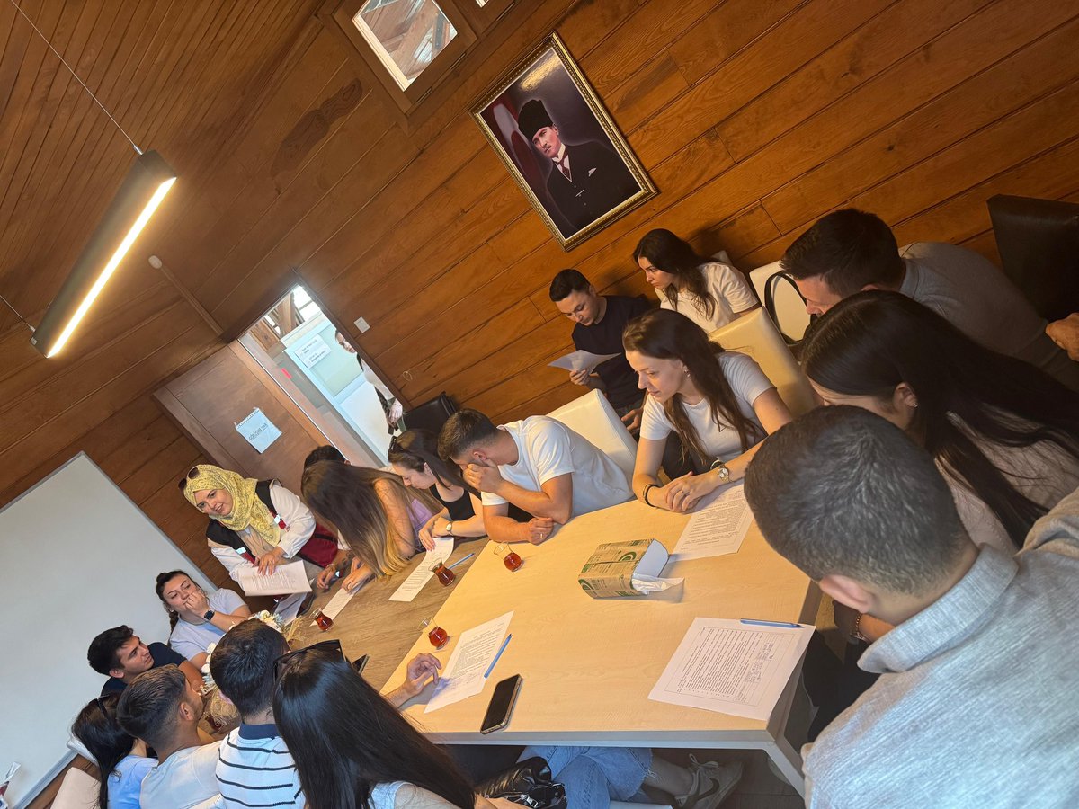 izmirASHM's tweet photo. Ödemiş Sosyal Hizmet Merkezi Müdürlüğümüz tarafından farklı gruplara yönelik eğitim çalışmaları gerçekleştirildi.

Evlenecek Gençlerin Desteklenmesi Projesi kapsamında evlilik hazırlığındaki çiftlere Evlilik Öncesi Eğitim verilirken; Modüler Aile Eğitim Programı kapsamında Ödemiş M Tipi Cezaevinde hükümlülere ve Ödemiş Sosyal Dayanışma Merkezinde kursiyerlere yönelik “Aile İçi İletişim” eğitimleri düzenlendi.

Aile yapısını güçlendiren, sağlıklı iletişimi destekleyen ve toplumsal farkındalığı artıran çalışmalarımızı sürdürüyoruz.
@tcailesosyal