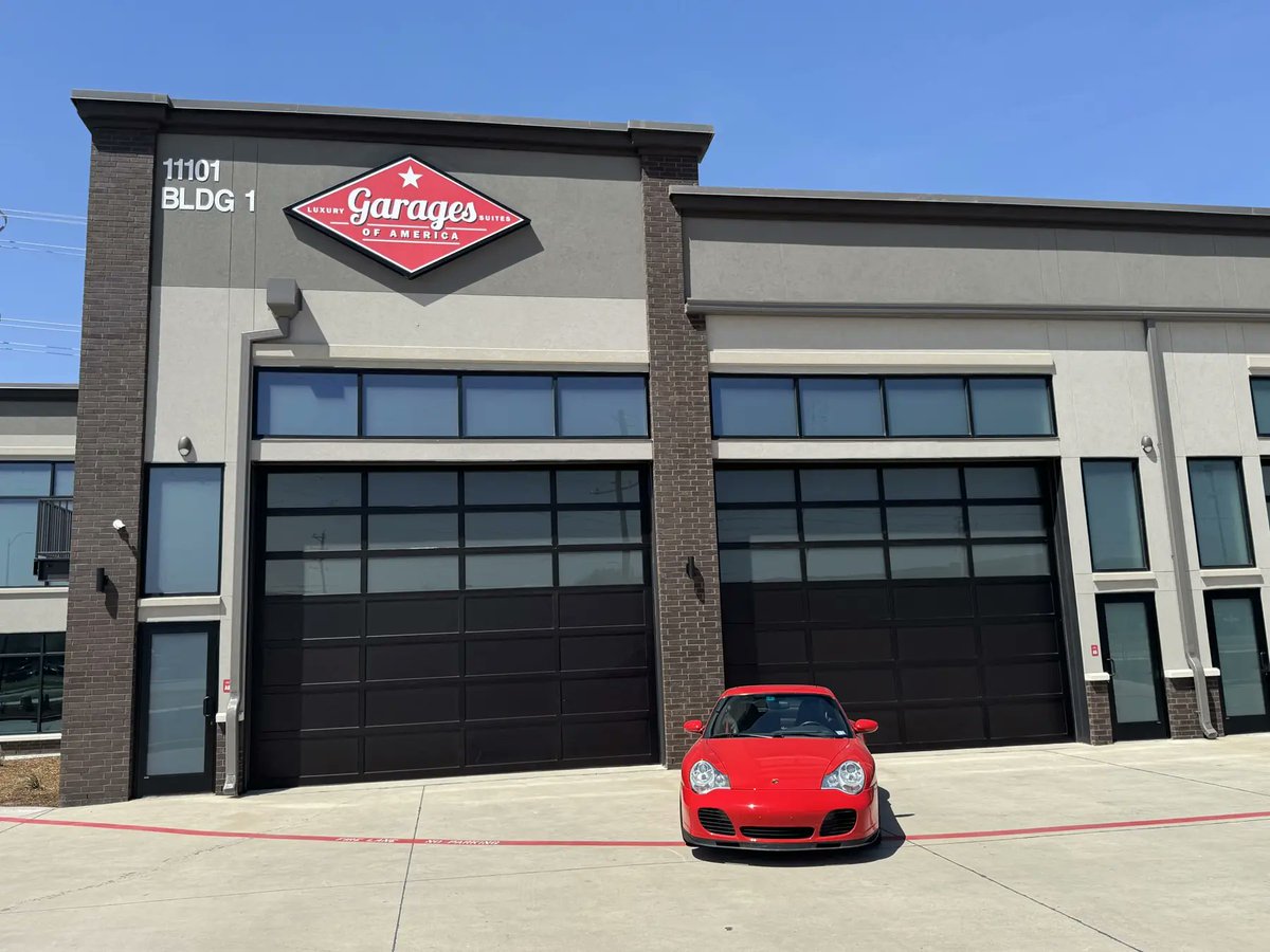 DMagazine's tweet photo. Plus: Arkansas-based Avrest Bank expands into North Texas, Lone Star Funds acquires Germany-based manufacturer, and more. https://t.co/NQLhXNtcdB https://t.co/NbgC2amU3l