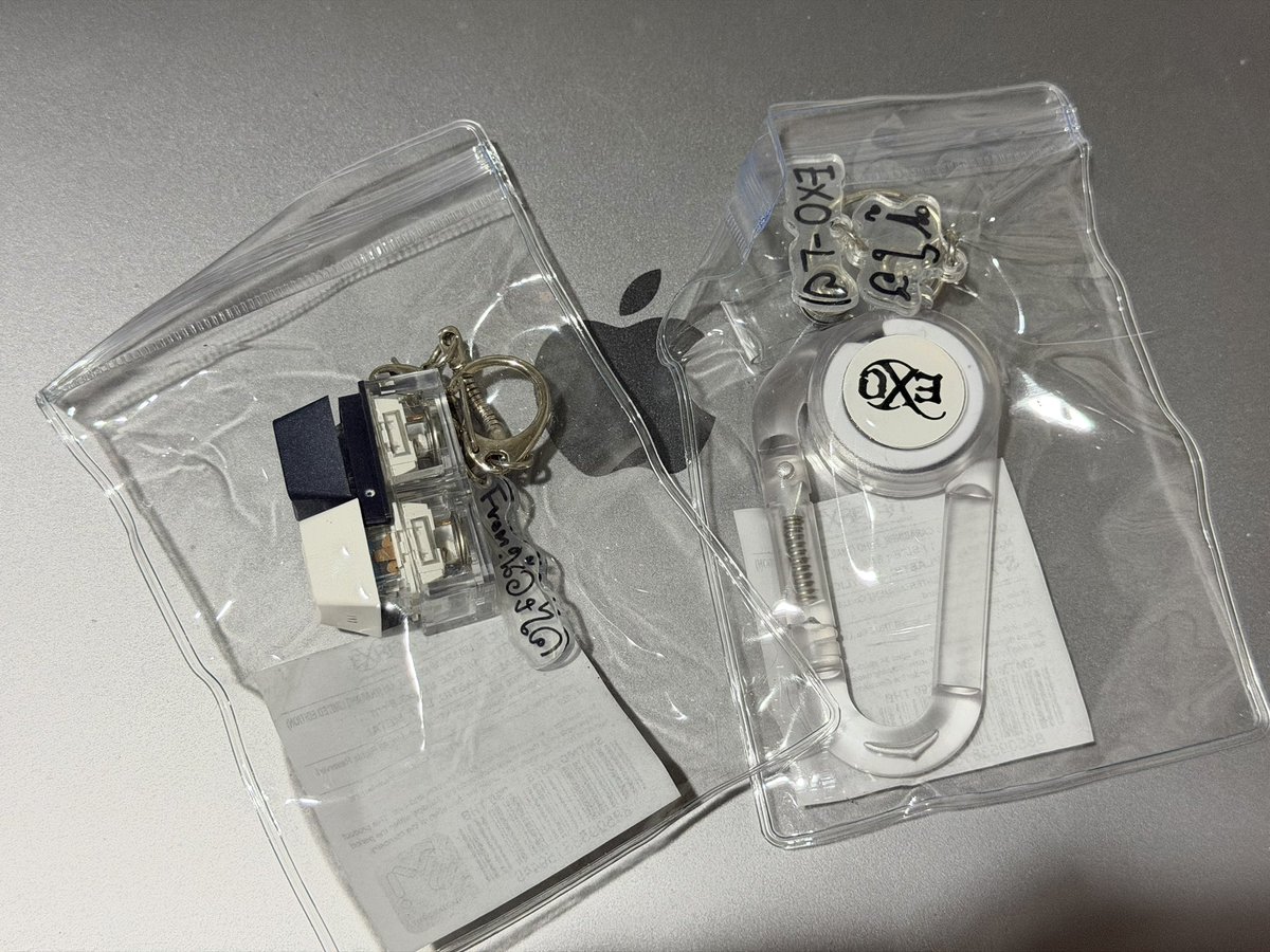 hhunke_'s tweet photo. wts ปล่อยการ์ด MD

- keycap kai : 200
- carabiner suho : 200
- card ใบละ 300

💌 ค่าส่ง 35฿
—สอบถามเพิ่มเติม mention/dm ได้เลยค่ะ

#ตลาดนัดEXO #ขายของสะสมEXO
ไค ดีโอ https://t.co/uUG1r13MYl