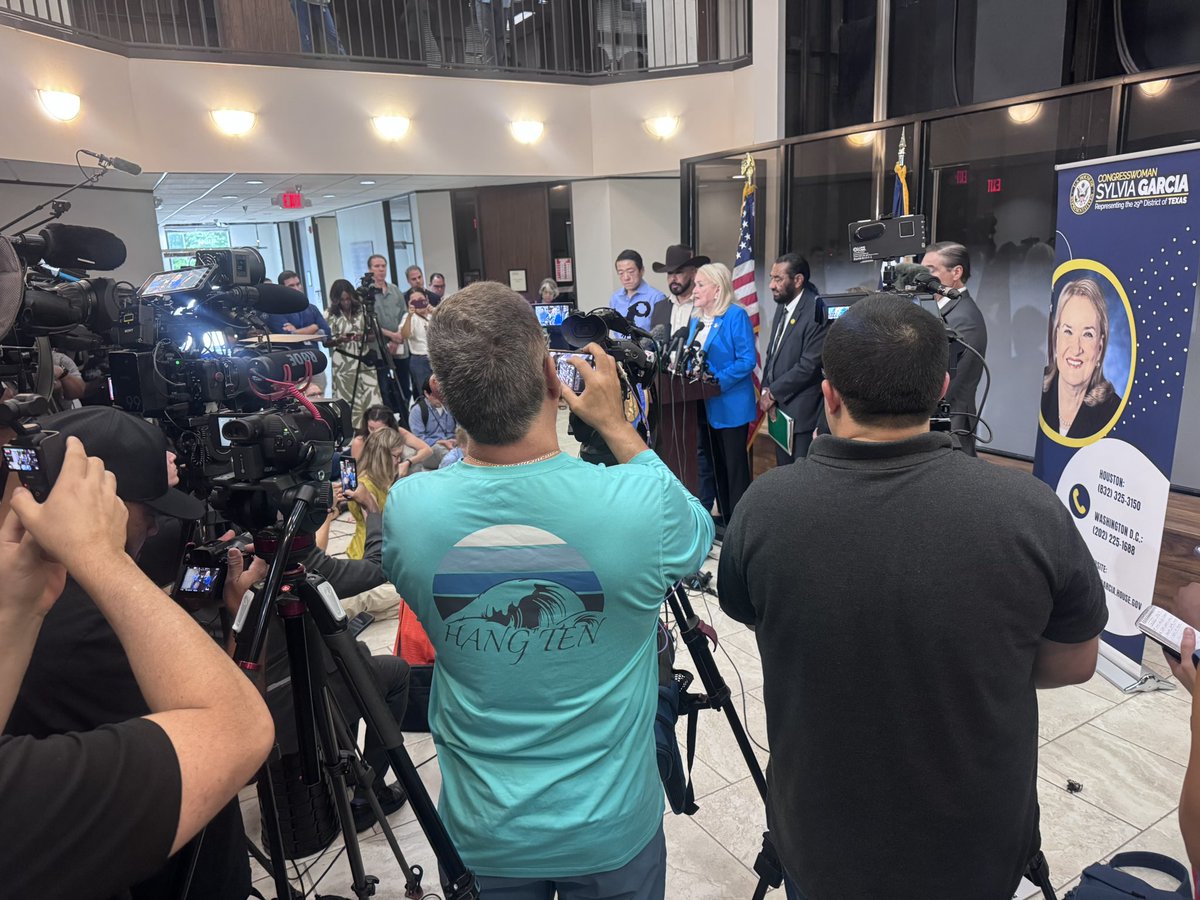 LidiaTerrazas's tweet photo. BREAKING: the ICE agents involved in the deadly shooting of Lorenzo Salgado Araujo are no longer in Houston, according to Rep. Sylvia Garcia. 

It is unclear if they remain on duty. https://t.co/HBML8CGP1P
