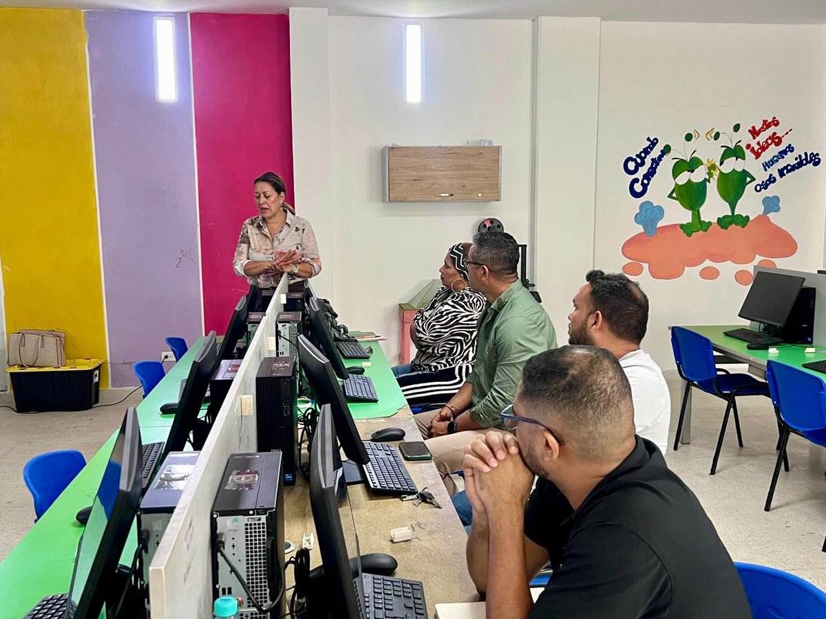 GobDigitalCO's tweet photo. 📢 ¡#REDAM sigue llegando a los territorios!
En Sincelejo, Sucre, comisarios de familia fortalecen sus capacidades para el uso del Registro de Deudores Alimentarios Morosos, en una jornada liderada por el @Ministerio_TIC y la @ANDigital_Col. 🇨🇴
#ConDignidadCumplimos https://t.co/sPOhaC19V8