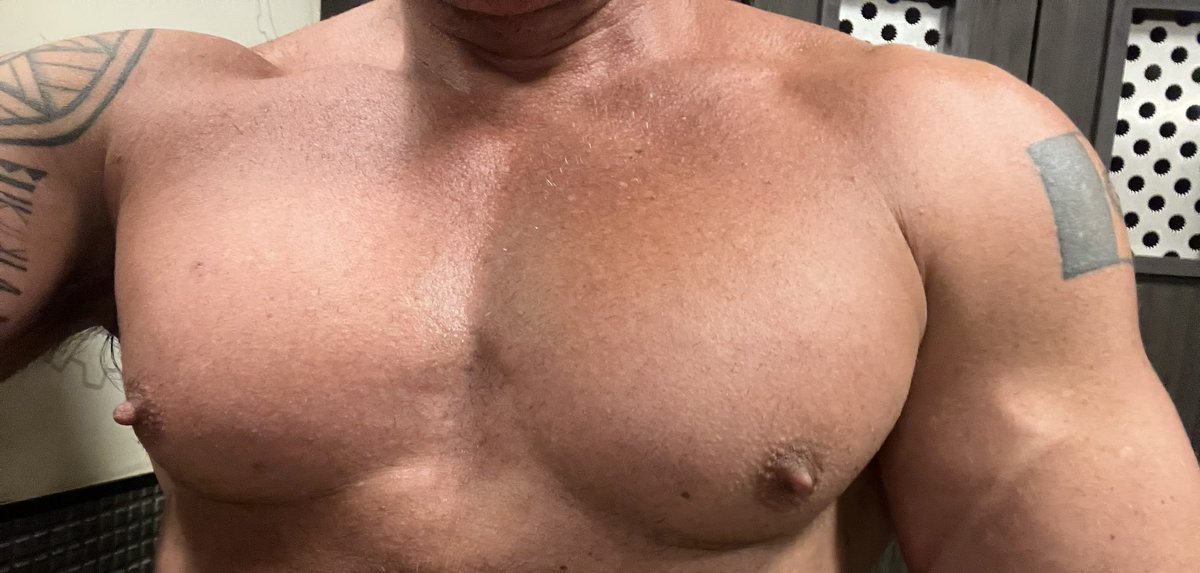 Veganbuddhalion's tweet photo. You like muscle tits ? #pecs #bimuscle #OnlyFansTeaser https://t.co/zePuDsjc8e