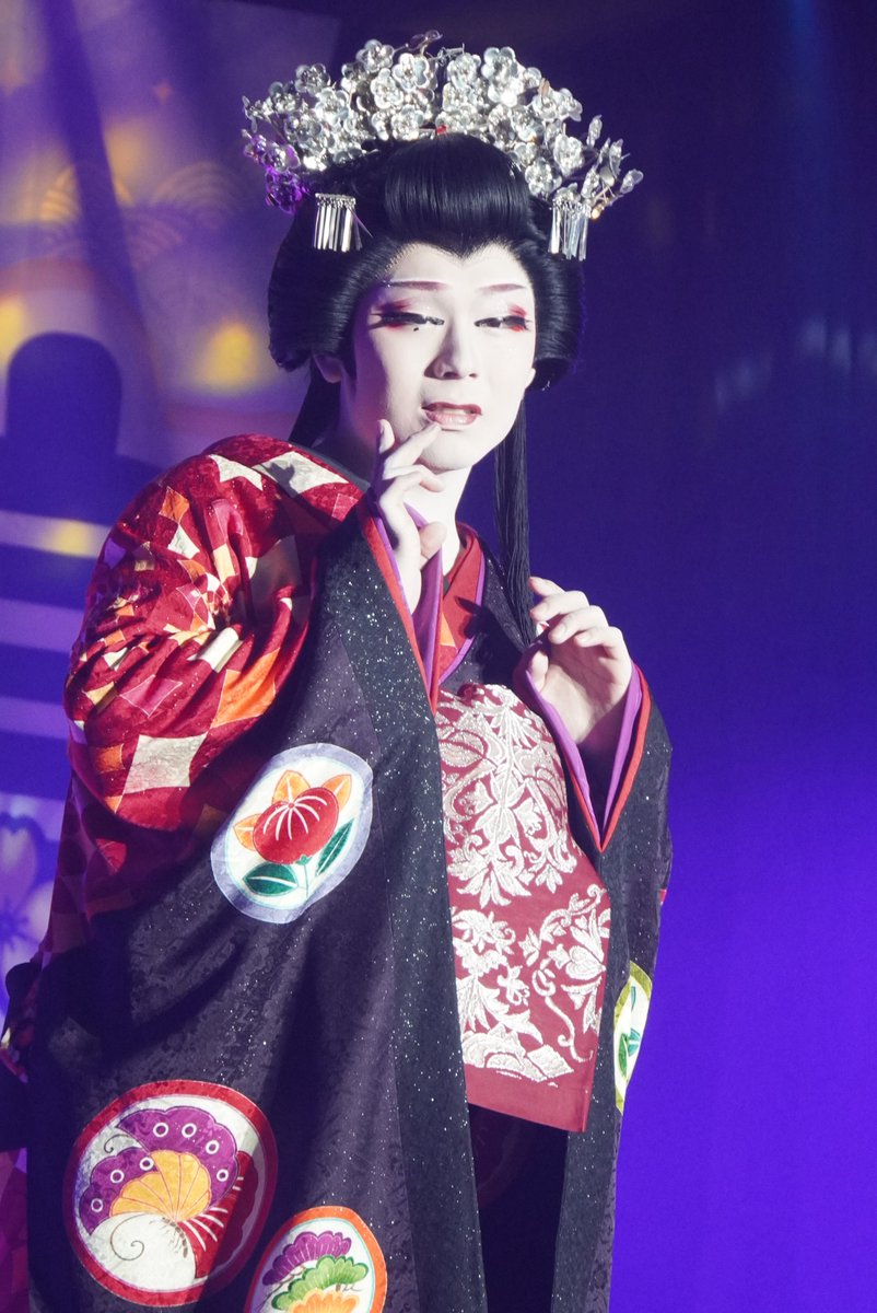 IokbL's tweet photo. 6/18夜 #三國座一見劇団 #古町演芸場

#紅由高花形昇進記念公演 🎊　

百花繚乱

#劇団美松 #劇団菊 #市川華丸 https://t.co/M91bU2Py5d