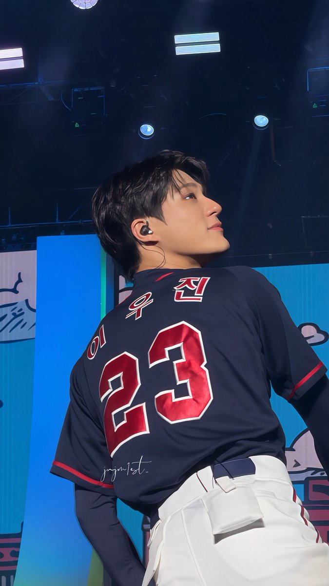 jnjm1st_'s tweet photo. Setting camera iphone 
—— Agar ngefancam sekedung kecilku tidak petcah 

Pov floor dan lantai 3 Tendoor🤏🏻 https://t.co/R69LQy3N74