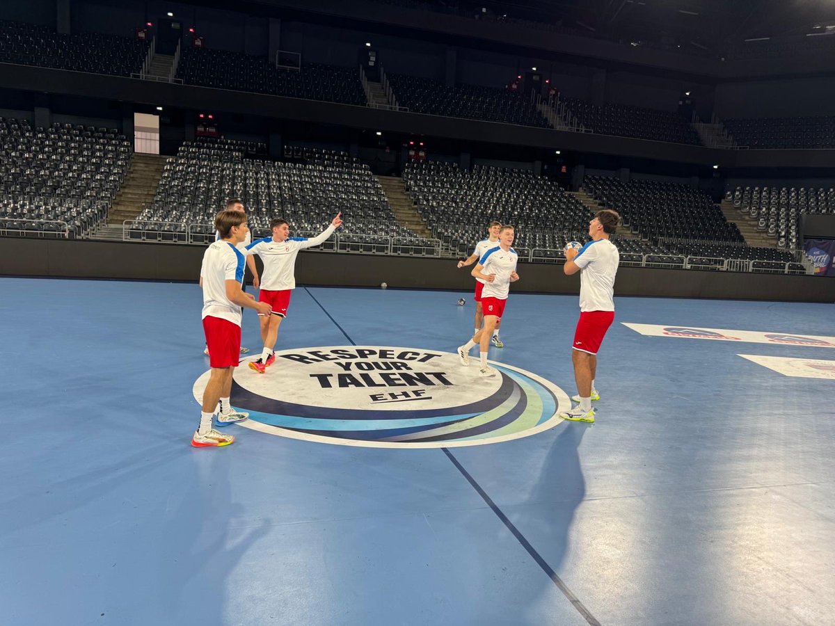 HRS_CHF's tweet photo. 🇭🇷 | 𝐉𝐮𝐧𝐢𝐨𝐫𝐢 |

Naši juniori slobodan dan na EURU provode trenirajući i spremajući se za odlučujuću utakmicu u skupini protiv Norveške 🏋️

Ta je susret na rasporedu sutra (11. 7.) u 18:30h, a možete ga pratiti na EHFTV-u 🖥️ 

Sretno dečki, sretno Hrvatska! ❤️‍🔥

#crohandball https://t.co/NBrhWOEdje