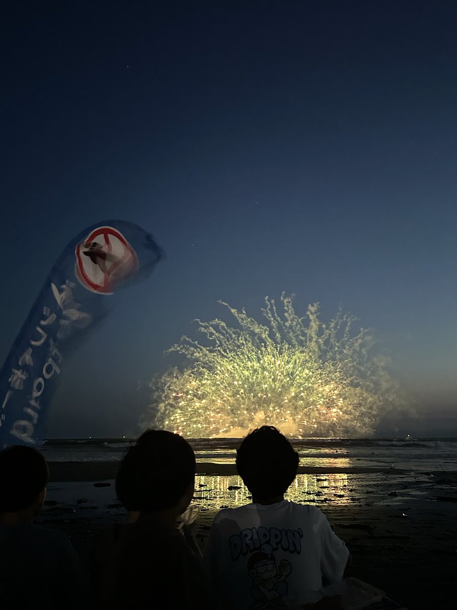 kenta_w_c's tweet photo. 鎌倉花火大会！！🎆
高波で水中花火だけになったけど楽しかった！
人多すぎて滅 https://t.co/4rcutFCXaq