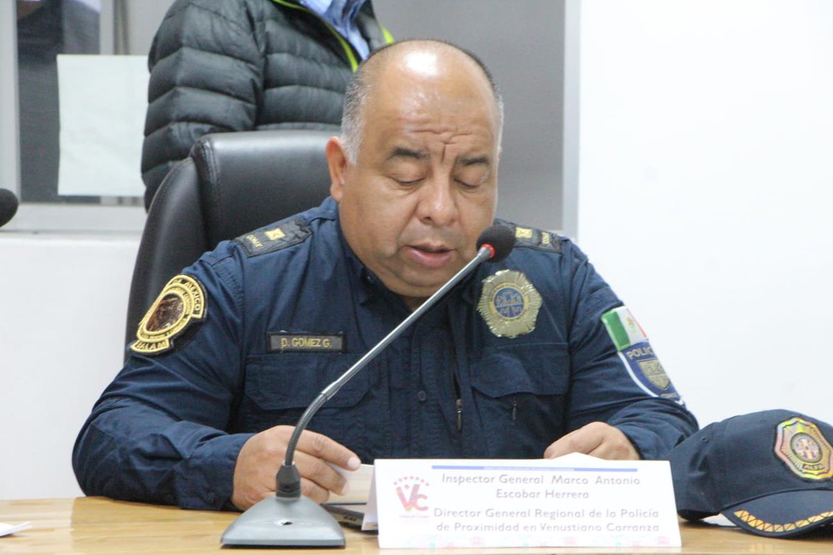evelyn_parraA's tweet photo. La seguridad se construye todos los días con coordinación y trabajo en territorio. Hoy encabezamos una nueva sesión del Gabinete de Seguridad para fortalecer las acciones que mantienen a #MiBellaVenus más segura. 🚔👮♀️
#VCInforma #ComandoVC https://t.co/t4LmuvNRho