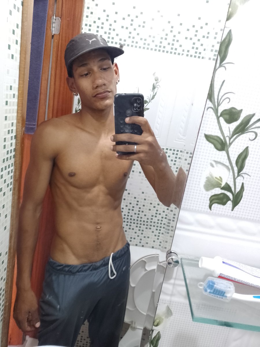 VitorGiova45471's tweet photo. Vou Pensar em Trabalho agora só segunda 👍🏾 https://t.co/0BpyTOatn7