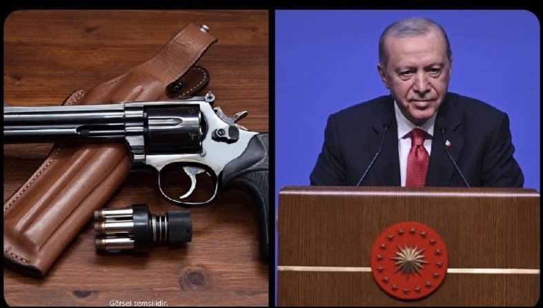 FUATUGUR's tweet photo. Şu Revolver tabanca ne gürültü çıkardı. Muhalefet yabancı basının ve başbakanların müstehzi açıklamalarına sığınmış durumda.
Bizim ürettiğimiz silah sonuçta.
Ne hediye edecektik?
NATO askeri bir yapı. Silahlanma, savaşa bütçe çıkarma, savaş üzerine toplantı yaparken Kanada Başbakanının yaptığı gibi Akçaağaç şurubu mu vermeliydi? 
Ya da demirhindi şerbeti.
Muhalefet iktidar olsaydı verilecek hediyeyi az çok tahmin ediyorum aslında:
Üzerinde NATO yazılı magnet.