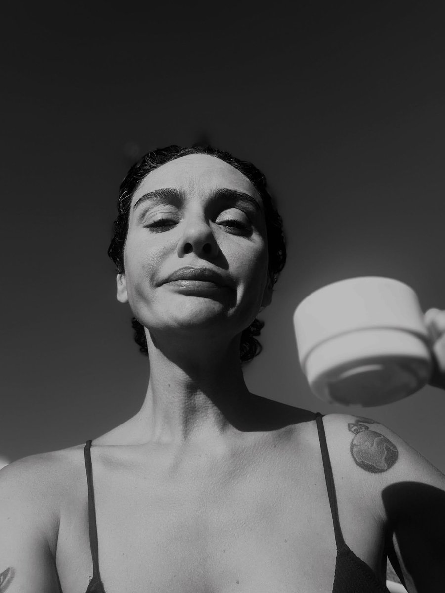 Asil_Zarif's tweet photo. İyi akşamlar. ☕💧🌚 @BrcAkalay
@ChatGPTapp 

#BirceAkalay #ChatGbt #YapayZeka #PromptArt https://t.co/4nsAZgfMKh