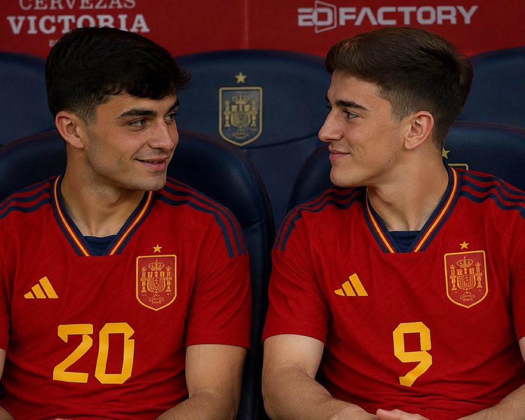the_marcoli_boy's tweet photo. 🗣️Pedri : “I didn’t know these seats were this comfortable Gavi” https://t.co/o6VbObXy07