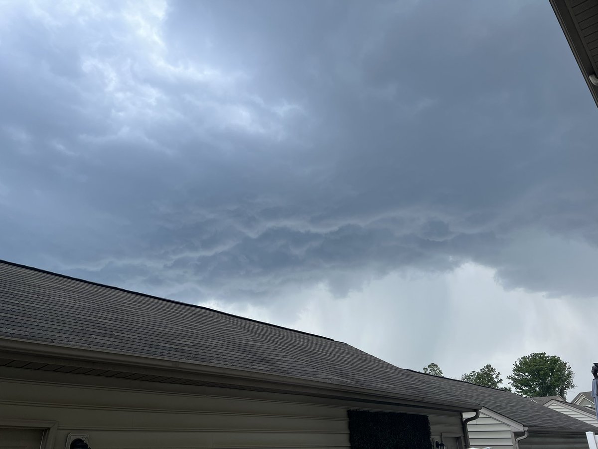 JenniferReal04's tweet photo. @wxbrad Indian Land, SC. Now it’s pouring!! https://t.co/4ASR9NnXnx