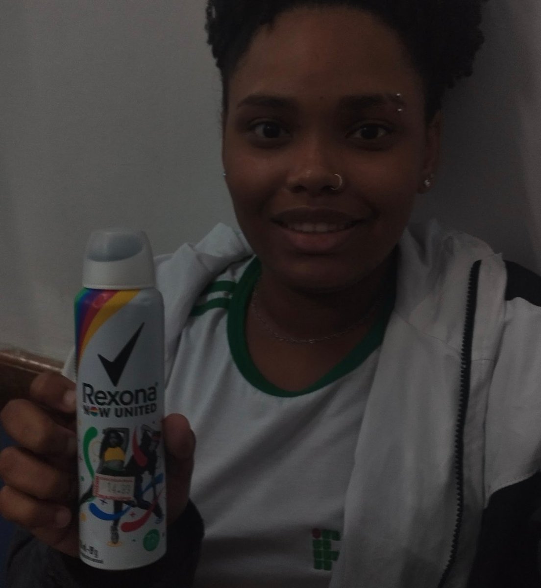 acervoestersoar's tweet photo. Ester Soares feliz com seu desodorante Rexona do now united lgbt de 14,99 https://t.co/iU3MOh9Csg