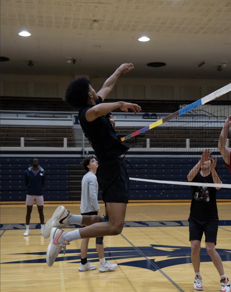 volleybagan's tweet photo. ANOTHER TOWER FOR THE BLUE EAGLES. 🦅

The Blue Eagles add more size and versatility with the arrival of Raphael Mitchell, a 6’4” transfer from the University of Nevada who can play both middle blocker and opposite hitter.

Welcome home, Raphael! 💙

#UAAPSeason88 #AMVT https://t.co/k1zbmG1nfE