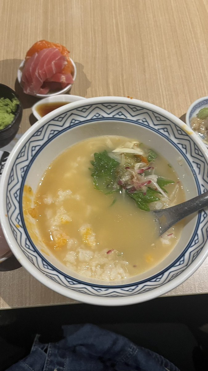 bloblobs's tweet photo. Mam kaijin dan ngemolly tea sama my work matesss, alhamdulillah minimal temen kerja asik walau kerjaan hmmmmmm hmmm hmmm 🫶🏻😌 https://t.co/BeQRAl4nFI