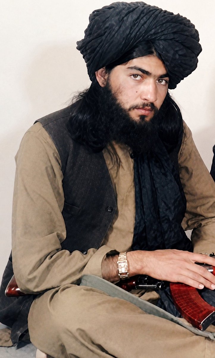 akefemarati's tweet photo. له نن څخه تقریبا ١٢ کاله وړاندې، هغه وخت چې د رب ج رضا په سپرو خاورو، تورو غرونو او مسافرو جوماتونو کې موندل کېدله
تصویر ډیر پیکه ؤ چټ جي پي ټي دې خیر یوسي یو ځل بیا یې راته تازه کړ. https://t.co/71jeduvl9o