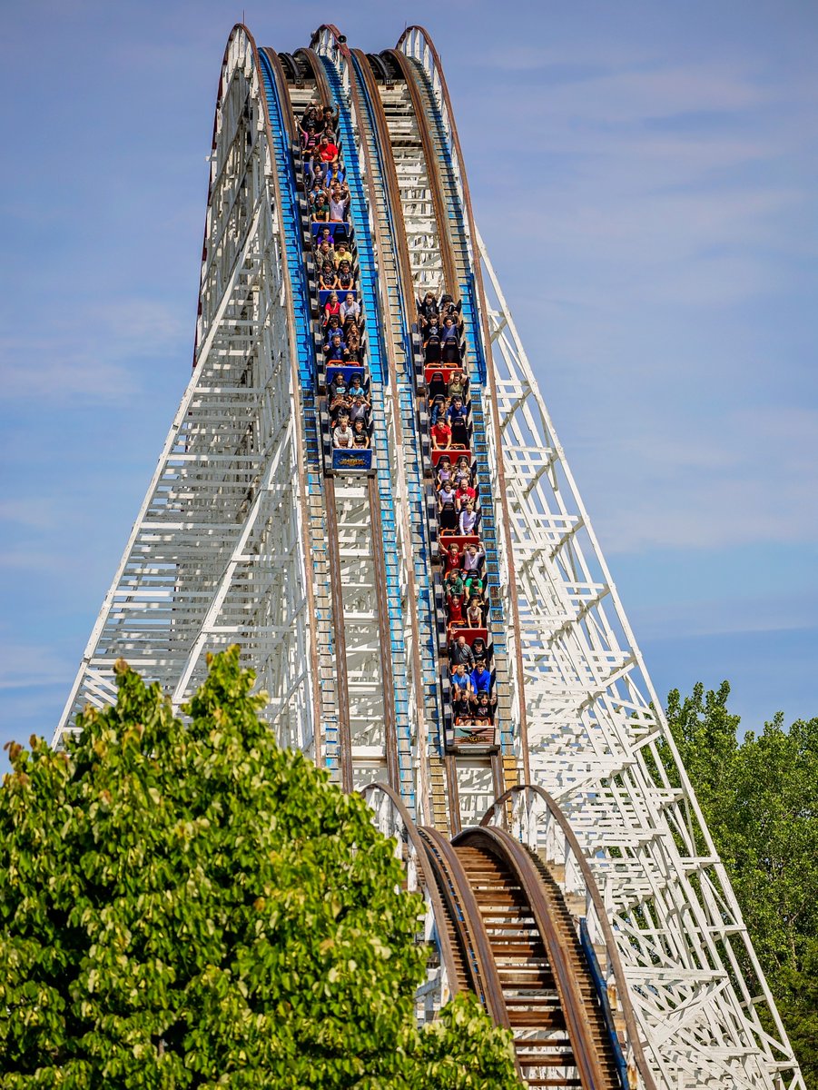 SFGreat_America's tweet photo. Don't miss your chance to celebrate 50 Years of Thrills at #SixFlagsGreatAmerica! Now through August 9:

✨ Nighttime Spectacular drone show &amp; parade
🦅 American Eagle racing
🍔 Specialty food &amp; beverage offerings
🌙 Extended park hours

More details ➡️ https://t.co/9OJ5XPyLNo https://t.co/Q27aK5CoI9